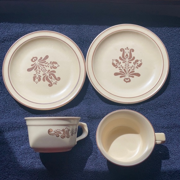 Relisted PFALTZGRAFF Vintage 2 mugs 2 small plates - Picture 3 of 12